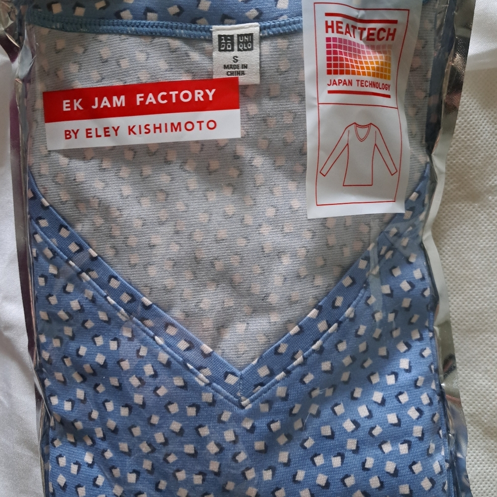 Uniqlo Heatech V neck Long Sleeve Shirt Size S